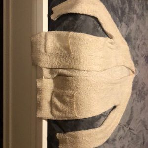 I am selling a coat for 10$ just for if ur cold